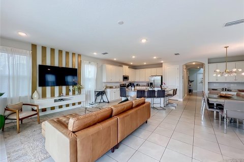 Casa en venta en Kissimmee, Florida, 6 dormitorios, 297.57 m2 № 2157768 - foto 17