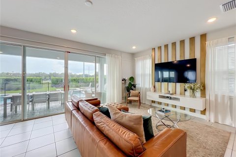 Casa en venta en Kissimmee, Florida, 6 dormitorios, 297.57 m2 № 2157768 - foto 20