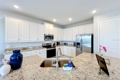 Casa en venta en Kissimmee, Florida, 6 dormitorios, 297.57 m2 № 2157768 - foto 11