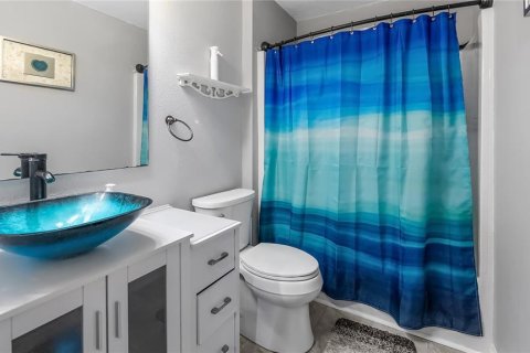 Casa en venta en Fruitland Park, Florida, 5 dormitorios, 254.92 m2 № 1909576 - foto 28
