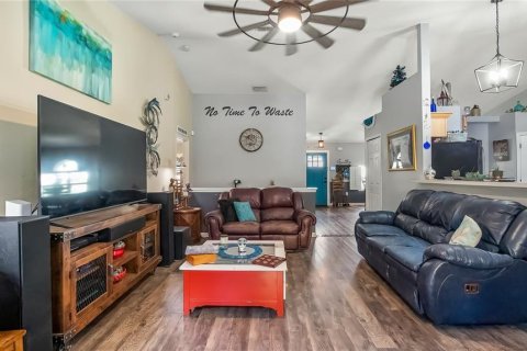 Casa en venta en Fruitland Park, Florida, 5 dormitorios, 254.92 m2 № 1909576 - foto 11