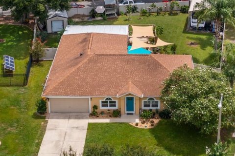 Casa en venta en Fruitland Park, Florida, 5 dormitorios, 254.92 m2 № 1909576 - foto 1