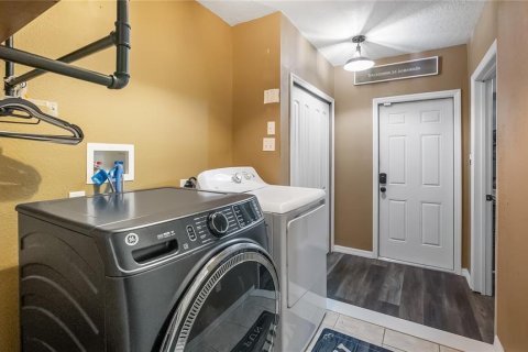 Casa en venta en Fruitland Park, Florida, 5 dormitorios, 254.92 m2 № 1909576 - foto 26
