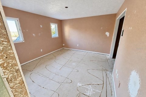 House in Spring Hill, Florida 3 bedrooms, 357.49 sq.m. № 2416730 - photo 14