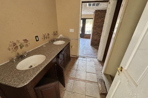 House in Spring Hill, Florida 3 bedrooms, 357.49 sq.m. № 2416730 - photo 10