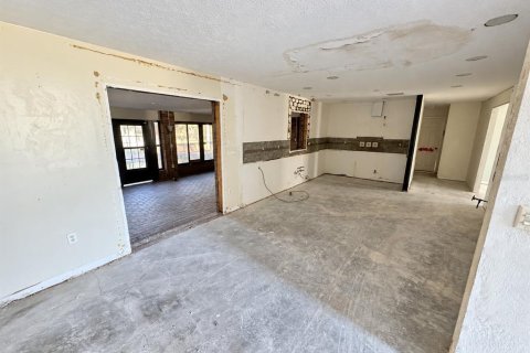 House in Spring Hill, Florida 3 bedrooms, 357.49 sq.m. № 2416730 - photo 6