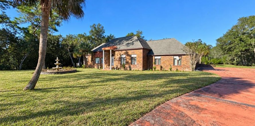 House in Spring Hill, Florida 3 bedrooms, 357.49 sq.m. № 2416730