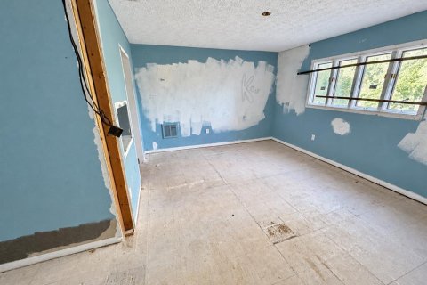 House in Spring Hill, Florida 3 bedrooms, 357.49 sq.m. № 2416730 - photo 15