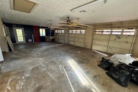 House in Spring Hill, Florida 3 bedrooms, 357.49 sq.m. № 2416730 - photo 20
