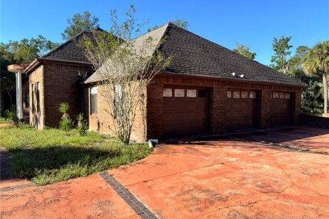 House in Spring Hill, Florida 3 bedrooms, 357.49 sq.m. № 2416730 - photo 23