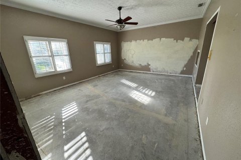 House in Spring Hill, Florida 3 bedrooms, 357.49 sq.m. № 2416730 - photo 16