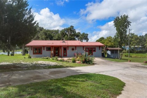 House in Inverness, Florida 2 bedrooms, 207.36 sq.m. № 2291403
