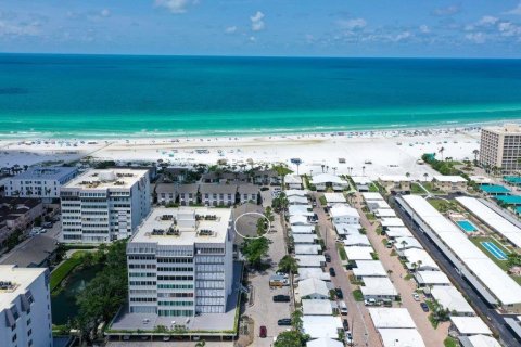 Condo in Sarasota, Florida, 2 bedrooms  № 1823331 - photo 7