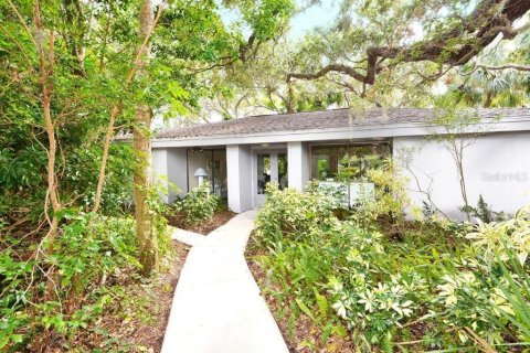 Condo in Sarasota, Florida, 2 bedrooms  № 1823331 - photo 1