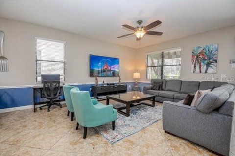 House in Davenport, Florida 7 bedrooms, 334.82 sq.m. № 2218861 - photo 9
