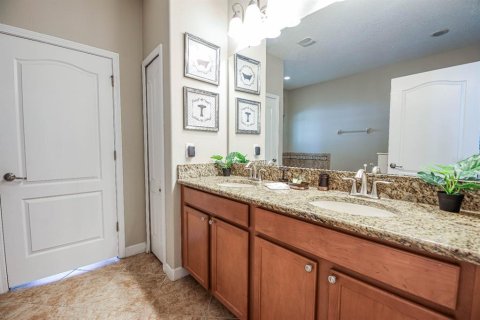 House in Davenport, Florida 7 bedrooms, 334.82 sq.m. № 2218861 - photo 16