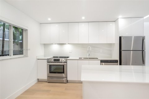 Appartement à louer à Sunny Isles Beach, Floride: 2 chambres, 104.98 m2 № 1865278 - photo 2