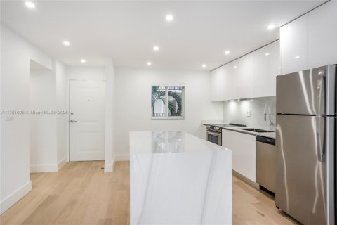 Appartement à louer à Sunny Isles Beach, Floride: 2 chambres, 104.98 m2 № 1865278 - photo 1