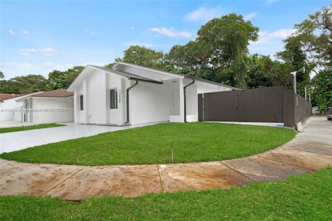 Villa ou maison à louer à Miami, Floride: 3 chambres, 126.81 m2 № 1966408 - photo 1