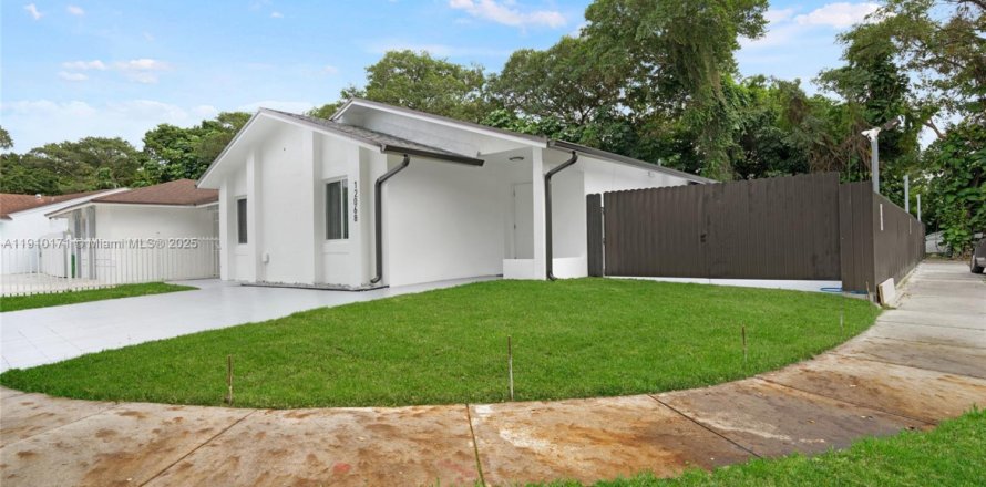 Villa ou maison à Miami, Floride 3 chambres, 126.81 m2 № 1966408