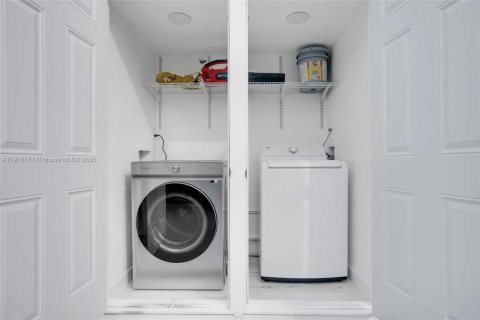 Villa ou maison à louer à Miami, Floride: 3 chambres, 126.81 m2 № 1966408 - photo 13