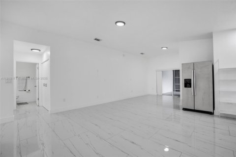 Villa ou maison à louer à Miami, Floride: 3 chambres, 126.81 m2 № 1966408 - photo 6