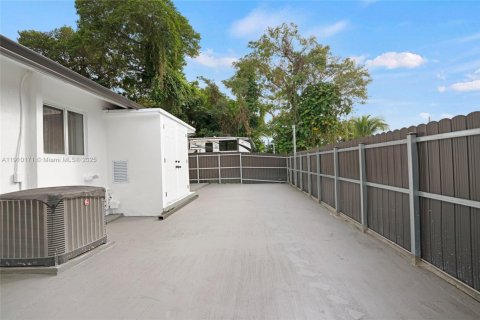 Villa ou maison à louer à Miami, Floride: 3 chambres, 126.81 m2 № 1966408 - photo 18