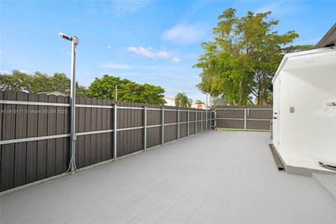 Villa ou maison à louer à Miami, Floride: 3 chambres, 126.81 m2 № 1966408 - photo 16