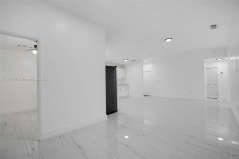 Villa ou maison à louer à Miami, Floride: 3 chambres, 126.81 m2 № 1966408 - photo 7