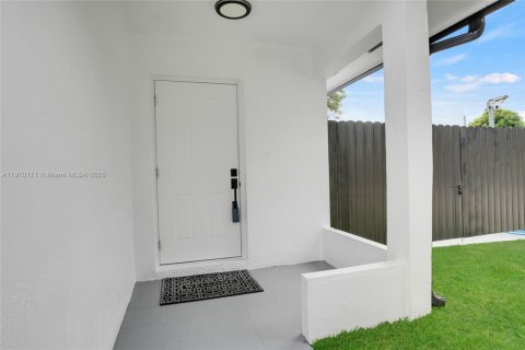 Villa ou maison à louer à Miami, Floride: 3 chambres, 126.81 m2 № 1966408 - photo 3