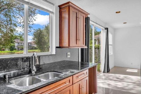 Купить виллу или дом в Уэстон, Флорида 3 спальни, 168.62м2, № 2033680 - фото 11