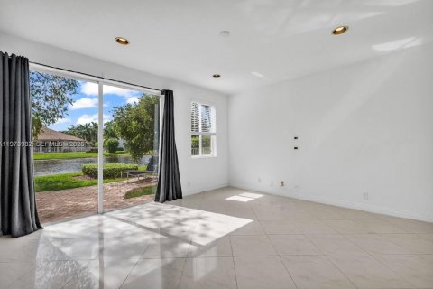 Купить виллу или дом в Уэстон, Флорида 3 спальни, 168.62м2, № 2033680 - фото 8
