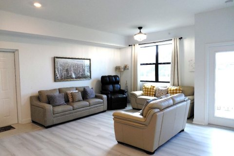 Купить кондоминиум в Лейк-Уорт, Флорида 5 комнат, 132.2м2, № 2085437 - фото 9