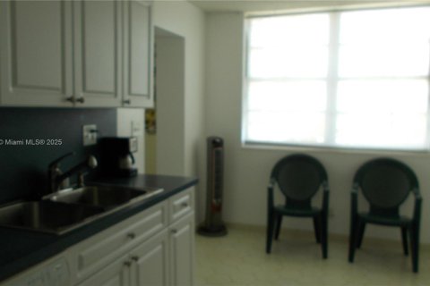 Copropriété à louer à Hallandale Beach, Floride: 2 chambres, 106.37 m2 № 2169637 - photo 13
