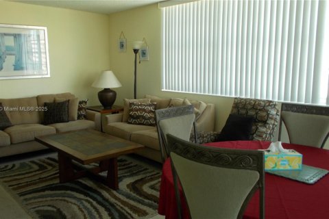 Copropriété à louer à Hallandale Beach, Floride: 2 chambres, 106.37 m2 № 2169637 - photo 9
