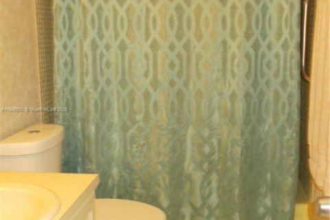 Copropriété à louer à Hallandale Beach, Floride: 2 chambres, 106.37 m2 № 2169637 - photo 24
