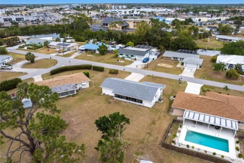 House in Port Charlotte, Florida 2 bedrooms, 102.94 sq.m. № 1608536 - photo 21