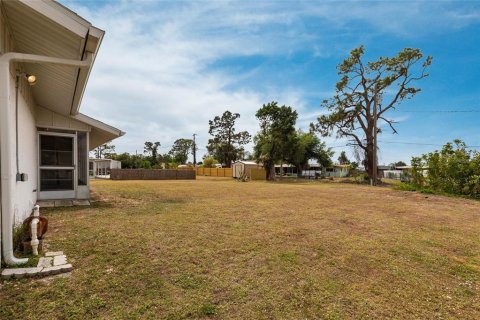 House in Port Charlotte, Florida 2 bedrooms, 102.94 sq.m. № 1608536 - photo 17