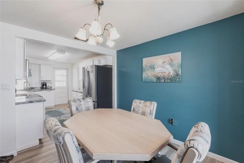 House in Port Charlotte, Florida 2 bedrooms, 102.94 sq.m. № 1608536 - photo 8
