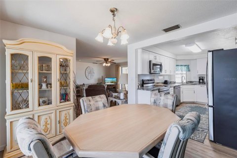 House in Port Charlotte, Florida 2 bedrooms, 102.94 sq.m. № 1608536 - photo 5