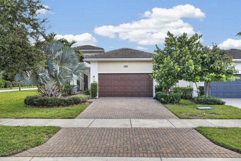 House in Westlake, Florida 2 bedrooms, 172.33 sq.m. № 2387093 - photo 3