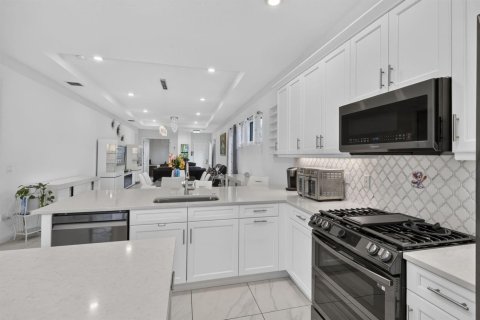House in Westlake, Florida 2 bedrooms, 172.33 sq.m. № 2387093 - photo 21