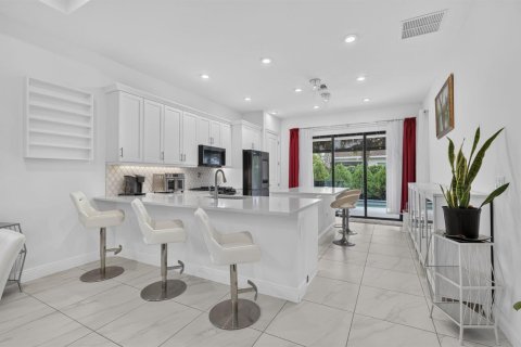 House in Westlake, Florida 2 bedrooms, 172.33 sq.m. № 2387093 - photo 16