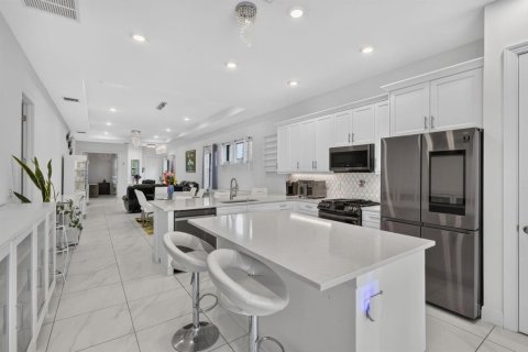 House in Westlake, Florida 2 bedrooms, 172.33 sq.m. № 2387093 - photo 18