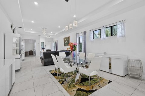 House in Westlake, Florida 2 bedrooms, 172.33 sq.m. № 2387093 - photo 15