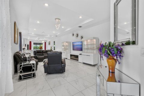 House in Westlake, Florida 2 bedrooms, 172.33 sq.m. № 2387093 - photo 10