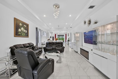 House in Westlake, Florida 2 bedrooms, 172.33 sq.m. № 2387093 - photo 11