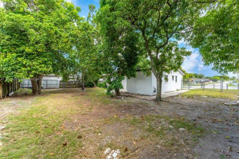 House in Miami, Florida 4 bedrooms, 118.17 sq.m. № 1881842 - photo 18