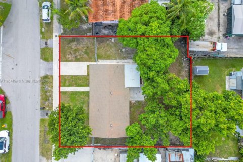 House in Miami, Florida 4 bedrooms, 118.17 sq.m. № 1881842 - photo 20