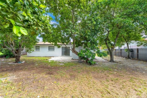 House in Miami, Florida 4 bedrooms, 118.17 sq.m. № 1881842 - photo 19